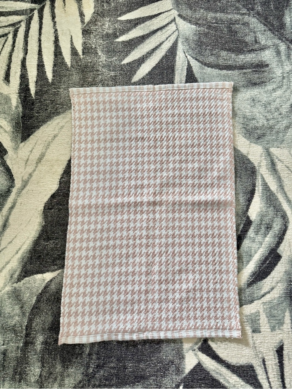 Houndstooth Pink Cream Knit carpet